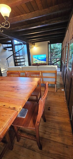Cabin, 3 Bedrooms, Patio, Garden View | Living area | 43-inch Smart TV with satellite channels, Netflix, books