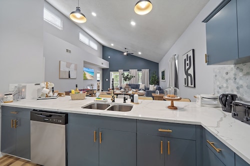  Luxury-Sietsa Key  Beach Home Away from Home