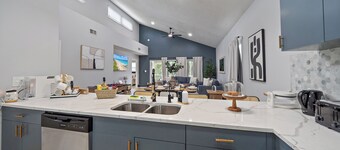  Luxury-Sietsa Key  Beach Home Away from Home