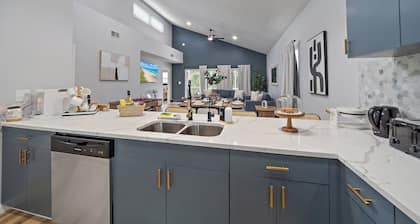 Luxury-Sietsa Key Beach Home Away from Home