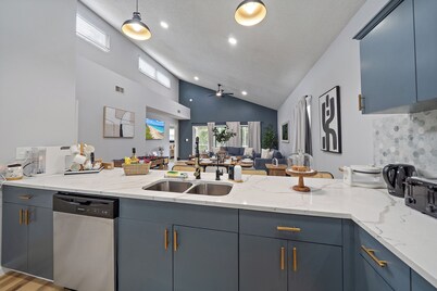  Luxury-Sietsa Key  Beach Home Away from Home