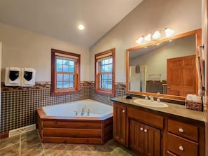 Shower, jetted bath, hair dryer, towels