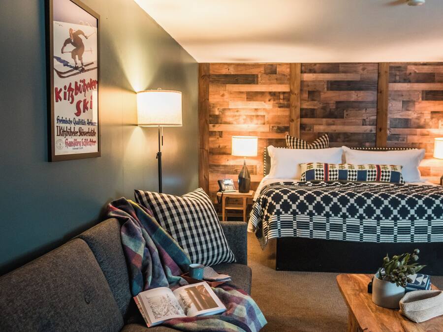 Classic Double Room, 1 King Bed with Sofa bed, Non Smoking | Iron/ironing board, free WiFi, bed sheets