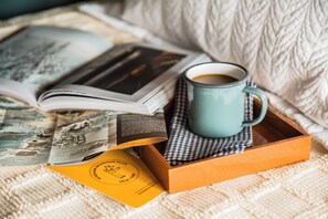 Planxa i posts de planxar, wifi gratuïta i roba de llit 