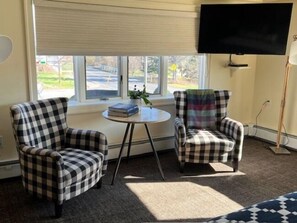 Premier Room, 1 King Bed | Iron/ironing board, free WiFi, bed sheets