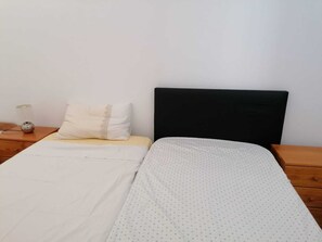 3 chambres, fer et planche à repasser, Wi-Fi, draps fournis