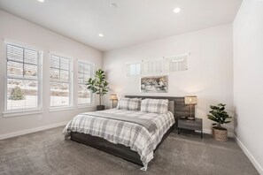 4 Schlafzimmer, Schreibtisch, Bügeleisen/Bügelbrett, WLAN