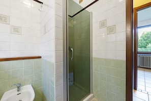 Douche, serviettes fournies