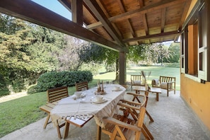 Outdoor dining