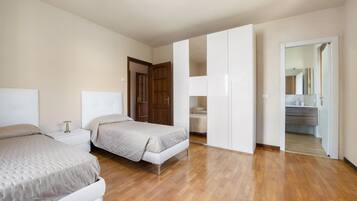 Bügeleisen/Bügelbrett, WLAN, Bettwäsche