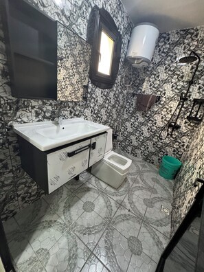 シャワー、ジェットバス、ビデ、タオル