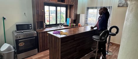 Four Ă micro-ondes, un four, surface de cuisson, lave-vaisselle