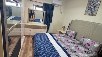 2 bedrooms, iron/ironing board, WiFi, bed sheets