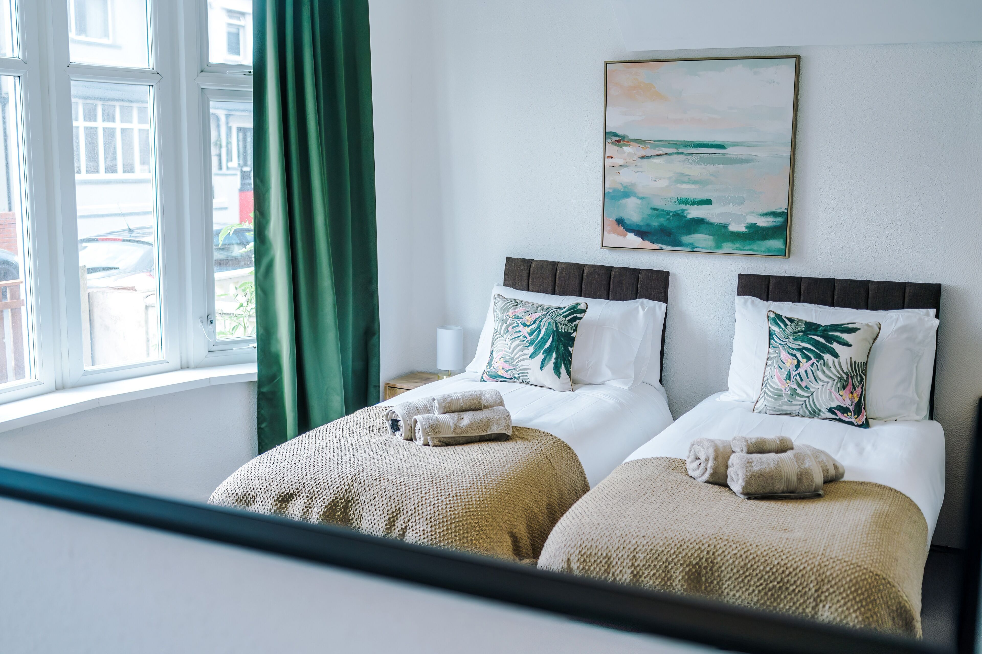 2 bedrooms, iron/ironing board, internet, bed sheets