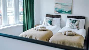 2 bedrooms, iron/ironing board, internet, bed sheets