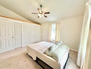 3 chambres, fer et planche à repasser, Wi-Fi gratuit, draps fournis