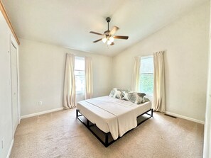 3 bedrooms, iron/ironing board, free WiFi, bed sheets
