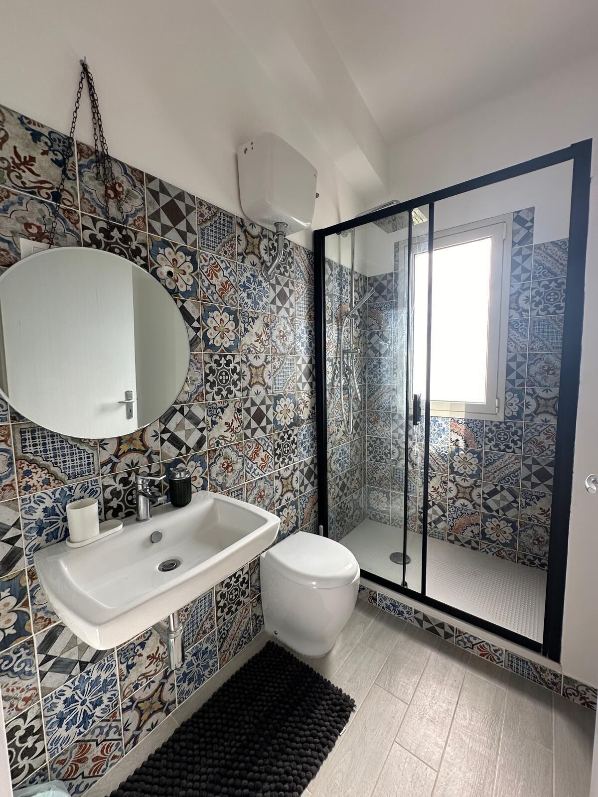 Dusch, hårtork, handdukar och tvål