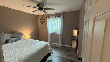 3 slaapkamers, een bureau, een strijkplank/strijkijzer, gratis wifi