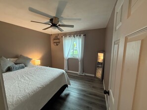 3 bedrooms, desk, iron/ironing board, free WiFi