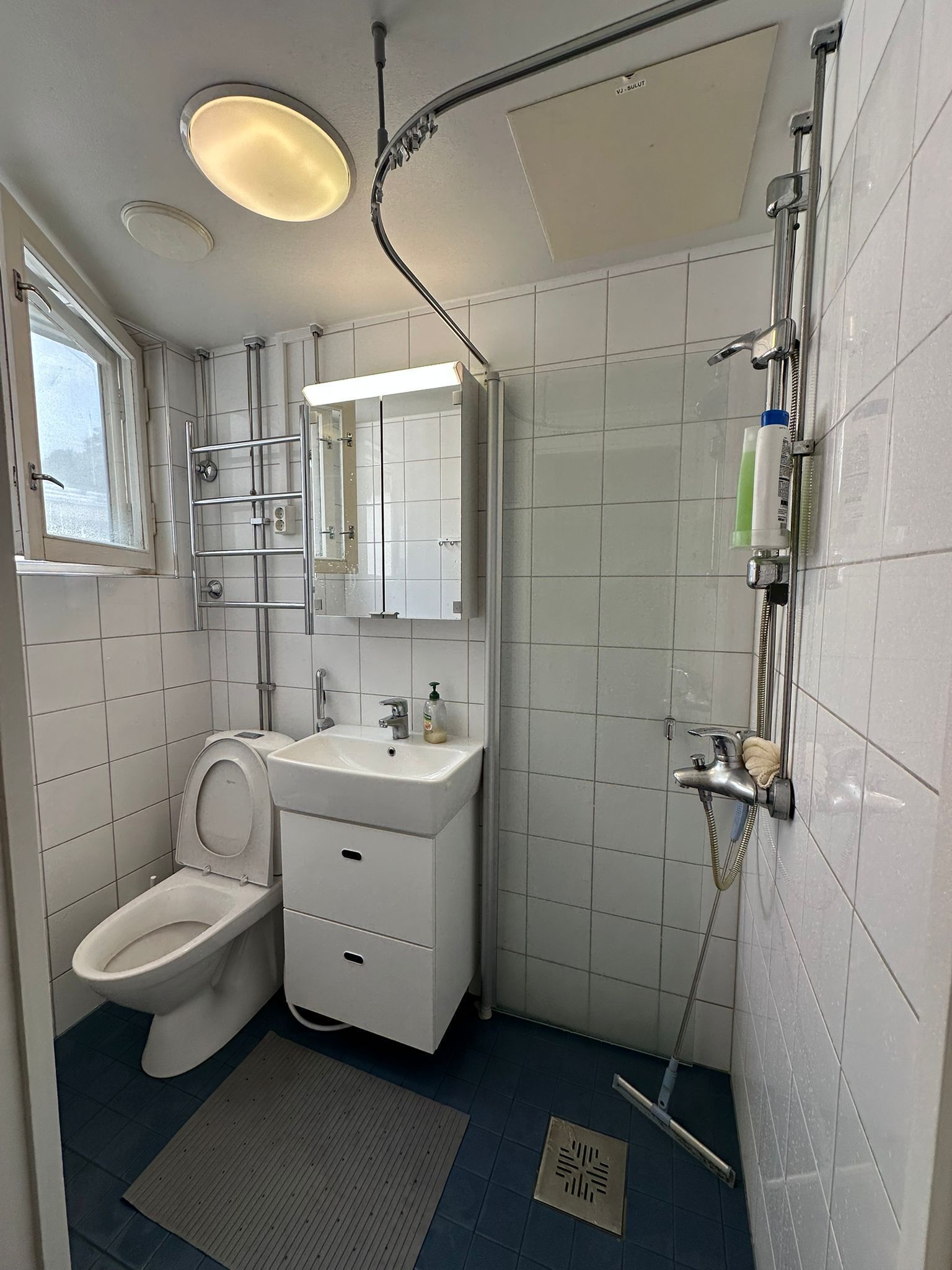 Pyyhkeet, saippua, vessapaperi