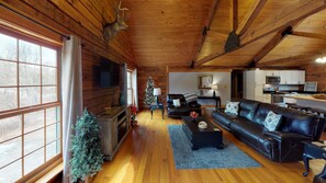 DVD-Player, Tischfußball, Bücher, Videothek