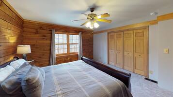 4 Schlafzimmer, Schreibtisch, Bügeleisen/Bügelbrett, kostenloses WLAN