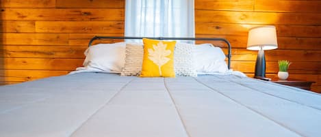4 bedrooms, desk, iron/ironing board, free WiFi