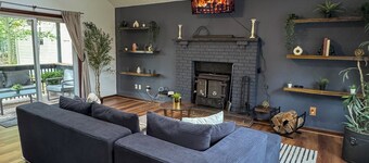 Charming 3-bedroom chalet with WiFi, AC in welcoming Tobyhanna