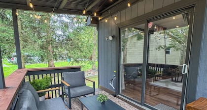 Charming 3-bedroom chalet with WiFi, AC in welcoming Tobyhanna