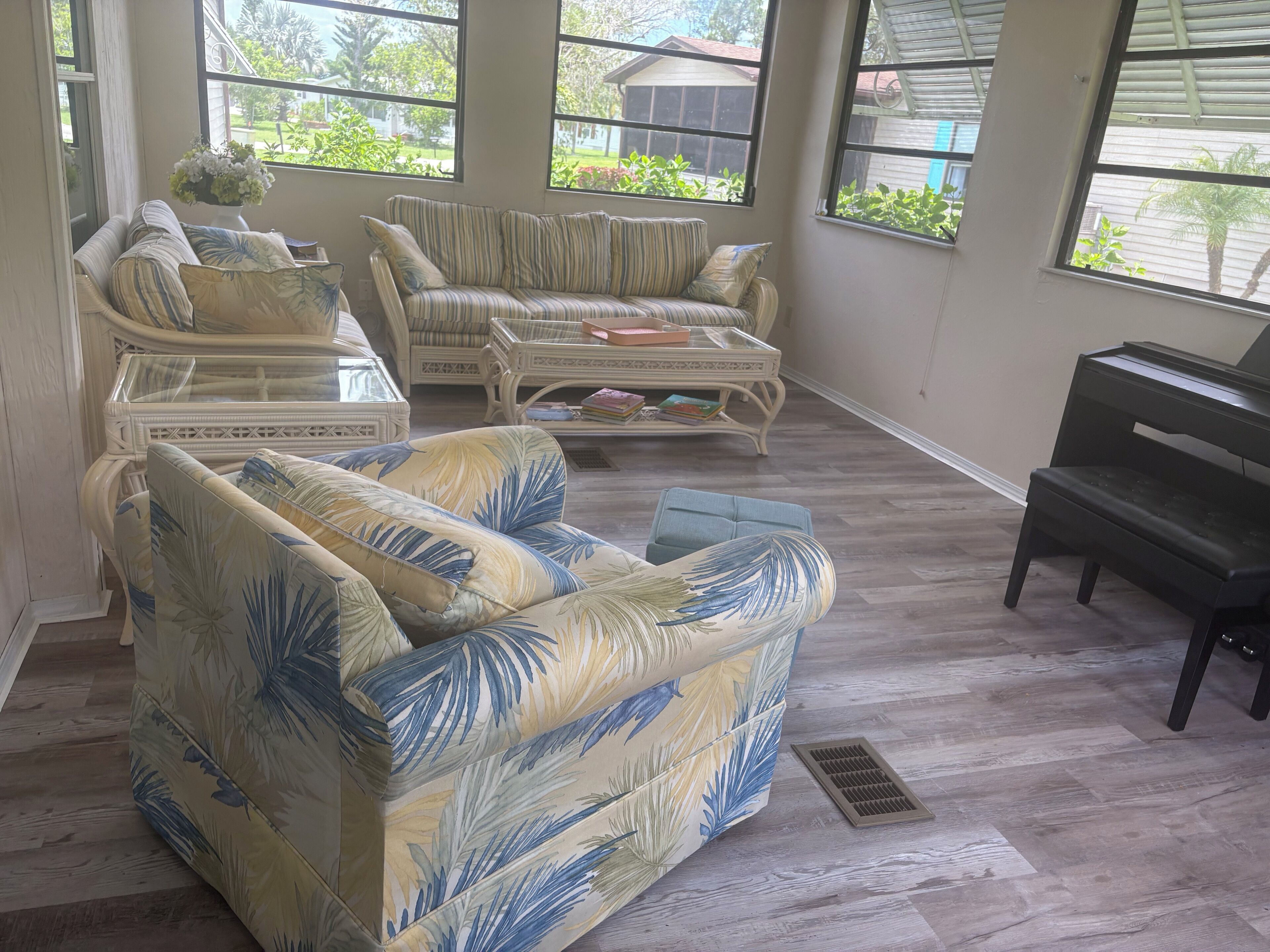 Country Club Resort 2+ Bedroom Home In Prime Gated Golf Course Community - Cape Coral, FL