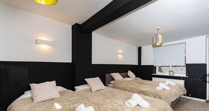 Open Mind Property - Hot Tub, 12 Guests & Free Parking