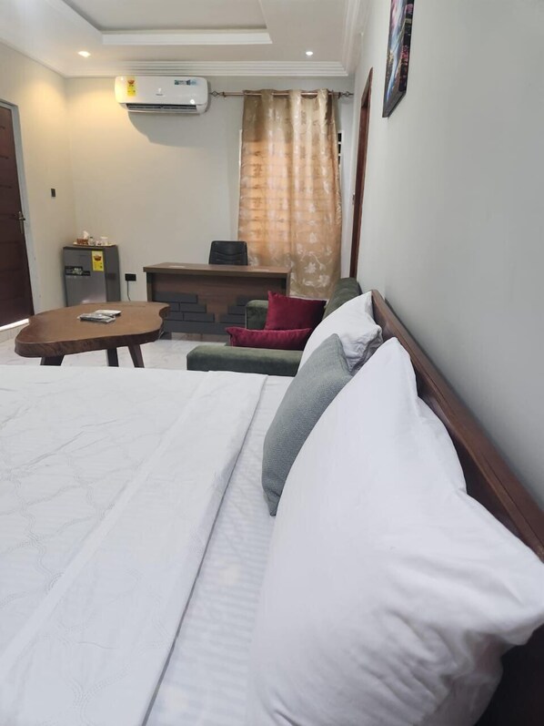 Executive Double Room, Balcony, Valley View | Meja, ruang kerja komputer riba, seterika/papan seterika, Wi-fi percuma 