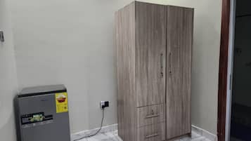 Deluxe-Doppel- oder -Zweibettzimmer, Balkon, Talblick | Allergikerbettwaren, Schreibtisch, laptopgeeigneter Arbeitsplatz