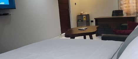 Executive Double Room, Balcony, Valley View | Hypo-allergenic bedding, desk, laptop workspace, iron/ironing board