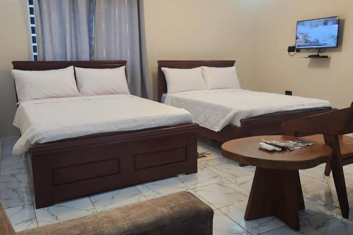 Desk, laptop workspace, iron/ironing board, free WiFi