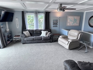 Smart TV - Peggy's Paradise- 3 Bdrm Lakefront House on Gravois Arm, Lake of Ozarks (Gravois Mills)