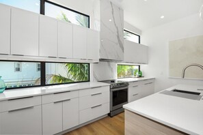 House, Multiple Beds (Madera Holiday Home) | Private kitchen