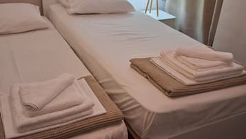 2 dormitorios, tabla de planchar con plancha, wifi gratis y ropa de cama
