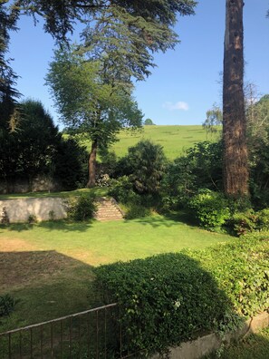 Property grounds - Room in a 17th-century manor house (Saint-Pé-de-Bigorre)