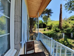 Terrace/patio - Room in a 17th-century manor house (Saint-Pé-de-Bigorre)
