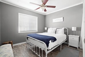 4 bedrooms, iron/ironing board, WiFi, bed sheets