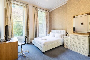 2 bedrooms, desk, iron/ironing board, Internet