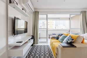 Basic Studio | Living area - Studio With Swimming Pool Near Se Cathedral Cgf135 (São Paulo)