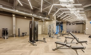 A gym with various exercise equipment, including weight machines and cardio machines. - Modern Studio in Itaim Bibi-sp Cia2313 (São Paulo)