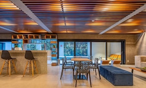 Basic Apartment | Lobby