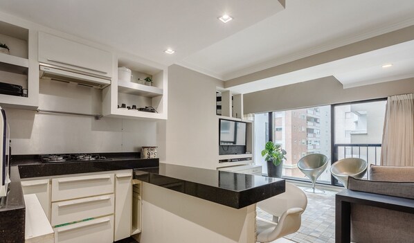 Basic Apartment | Private kitchen | Cookware/dishes/utensils