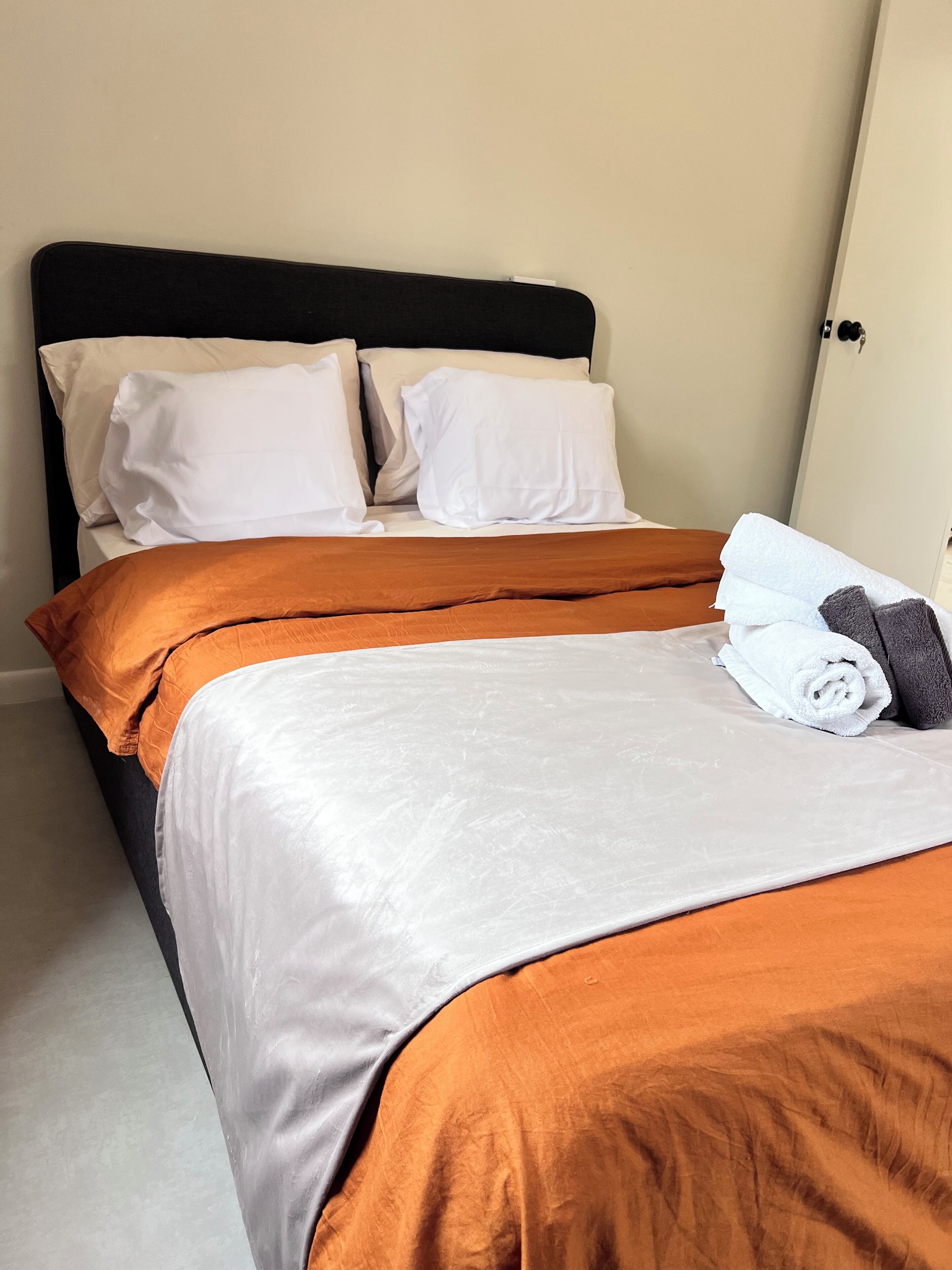 2 habitaciones, wifi gratis, ropa de cama y acceso para silla de ruedas 