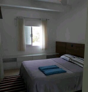 4 habitaciones, tabla de planchar con plancha y wifi 