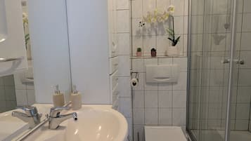 Handtücher, Seife, Toilettenpapier